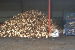 Split log pile ready for stacking in baskets.